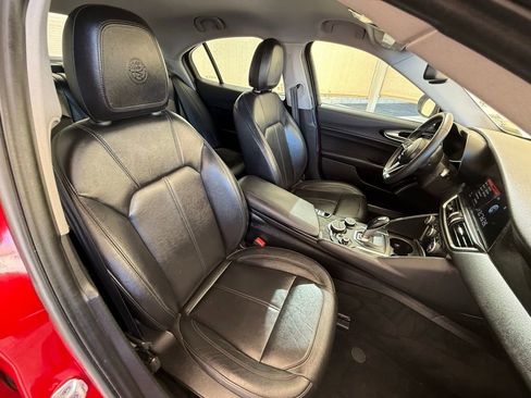 Used 2017 Alfa Romeo Giulia image 16