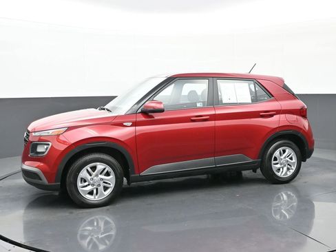 Certified 2025 Hyundai Venue SE image 7