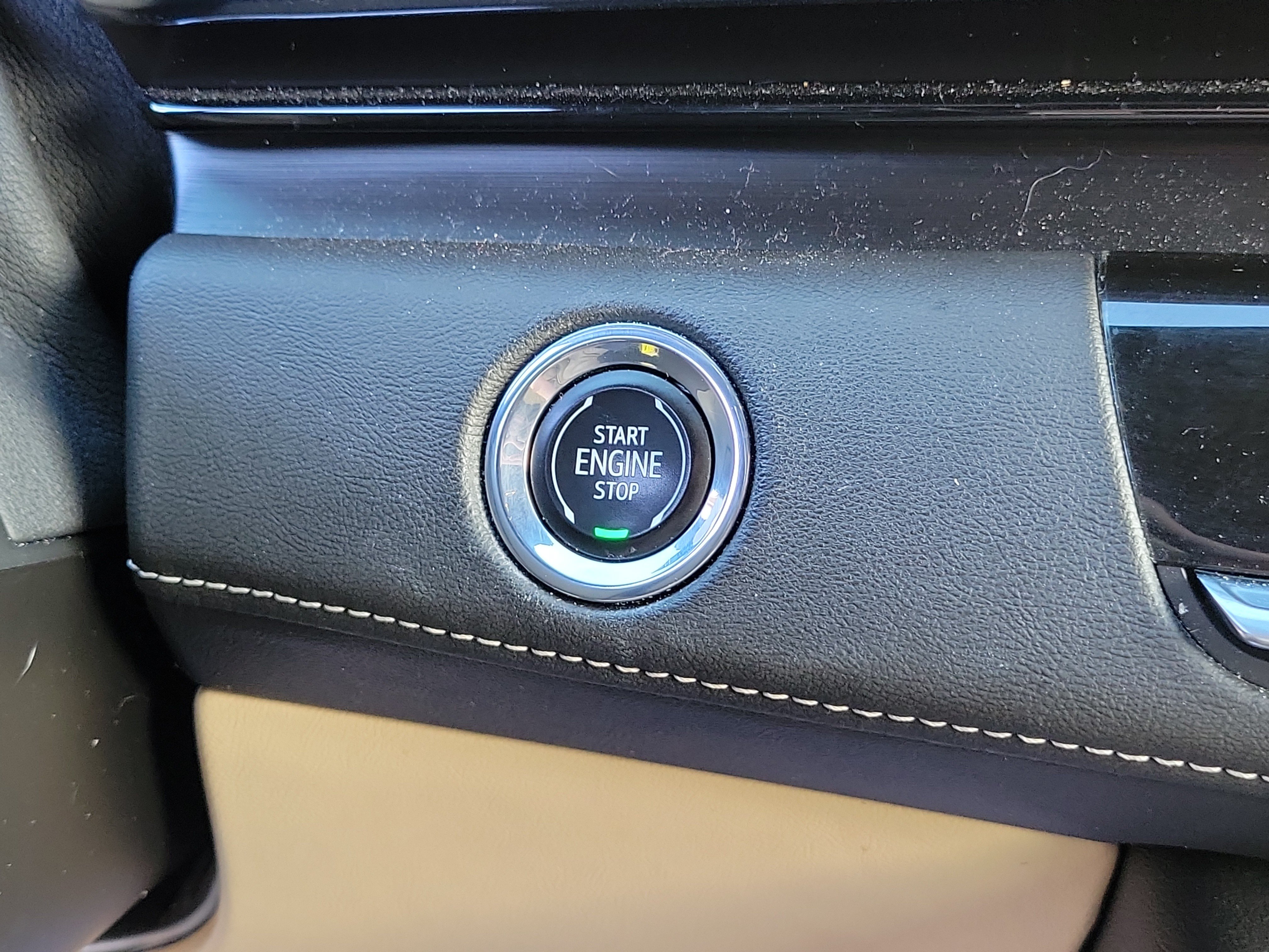 Used 2023 Cadillac Escalade Premium Luxury w/ Performance Package AWD/4WD image 31