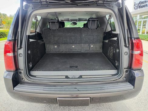 Used 2017 Chevrolet Suburban LT w/ Luxury Package image 9