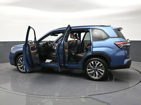 Used 2025 Subaru Forester Touring AWD/4WD image 35