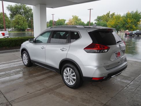 Used 2020 Nissan Rogue SV image 6