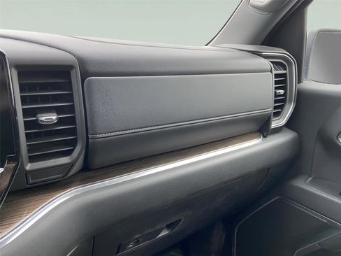 Used 2024 Chevrolet Silverado 1500 LT image 33