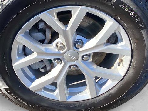 Used 2024 Jeep Grand Cherokee Limited image 29