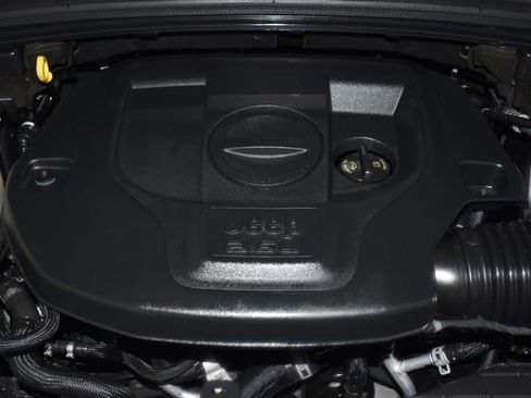 Used 2023 Jeep Grand Cherokee Overland AWD/4WD image 8