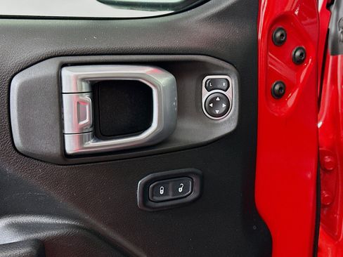 Used 2023 Jeep Wrangler Unlimited image 15