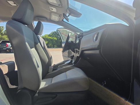 Used 2017 Toyota Corolla LE FWD image 30