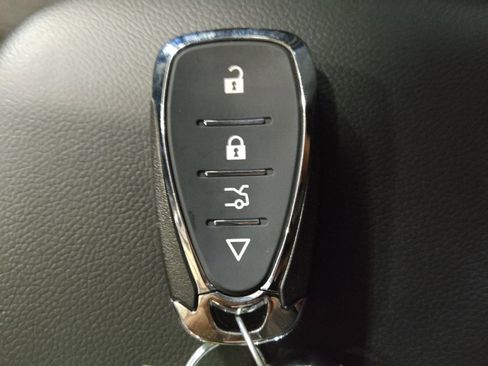 Used 2025 Chevrolet Malibu LS FWD image 32