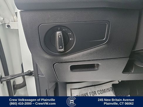 Used 2019 Volkswagen Tiguan SE image 41