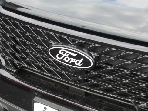 New 2025 Ford Maverick XLT w/ XLT Luxury Package image 9