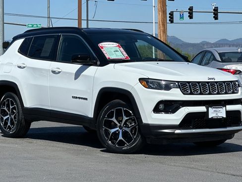 Used 2025 Jeep Compass Limited AWD/4WD image 2