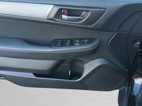 Used 2018 Subaru Outback 2.5i Premium image 21