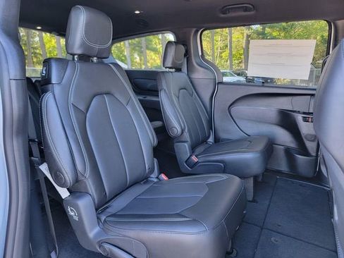 New 2026 Chrysler Pacifica Select w/ S Appearance Package image 23