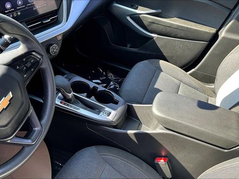Used 2024 Chevrolet Trax LS w/ LS Convenience Package FWD image 17