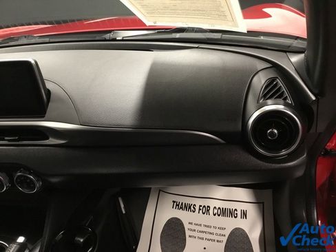 Used 2018 FIAT 124 Spider Classica w/ Technology Group image 38