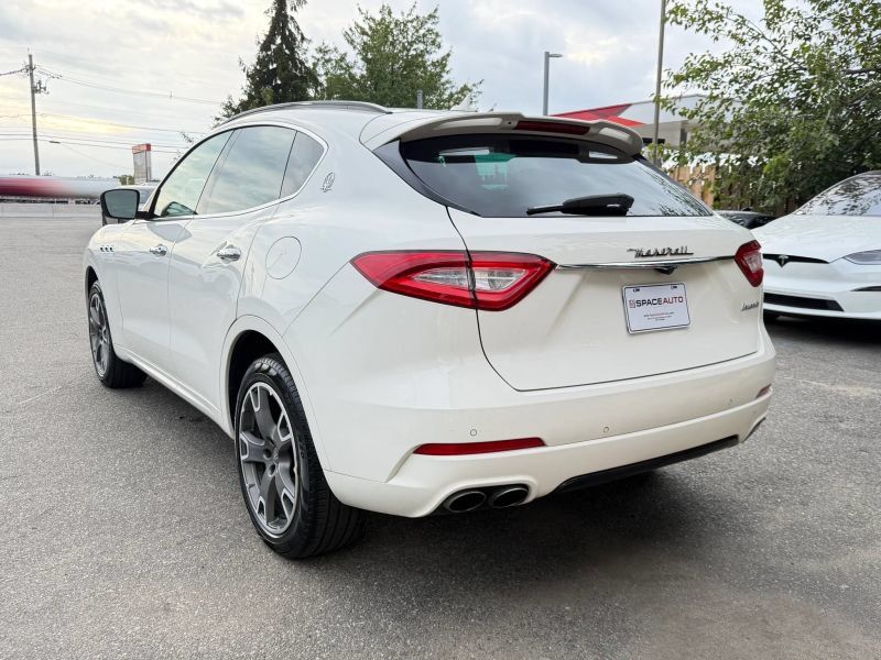Used 2017 Maserati Levante w/ Sport Package AWD/4WD image 8