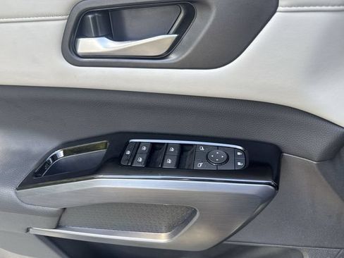 Used 2024 Nissan Pathfinder SL w/ SL Premium Package FWD image 31