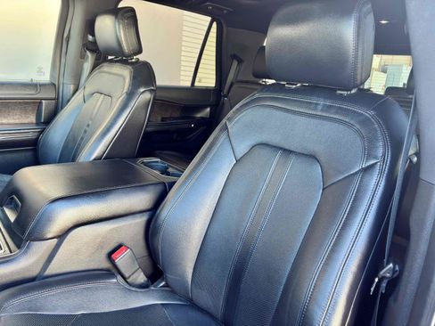Used 2019 Ford Expedition Limited w/ Equipment Group 301A AWD/4WD image 34