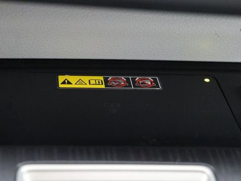 Used 2025 Toyota Sienna XLE FWD image 25