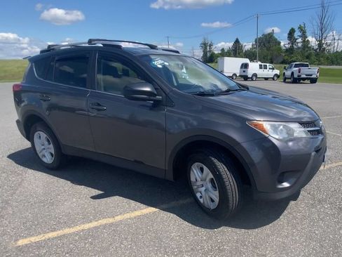 Used 2015 Toyota RAV4 LE AWD/4WD image 2