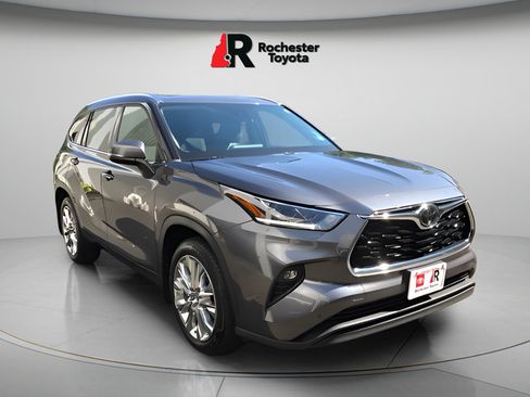 Used 2021 Toyota Highlander Limited AWD/4WD image 1