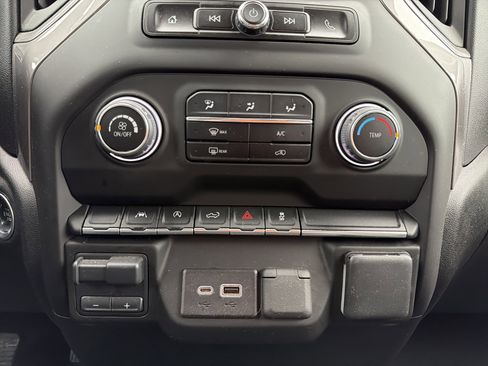 Used 2023 Chevrolet Silverado 1500 Custom image 21