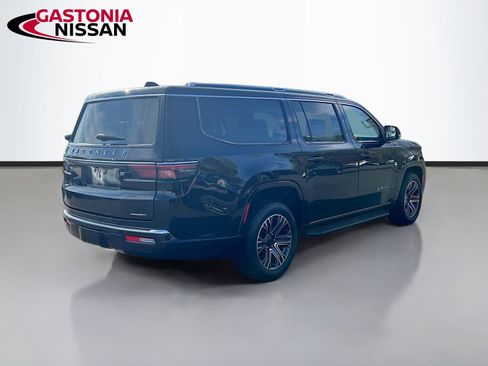 Used 2024 Jeep Wagoneer L Series II w/ Flexible Seating Group image 9