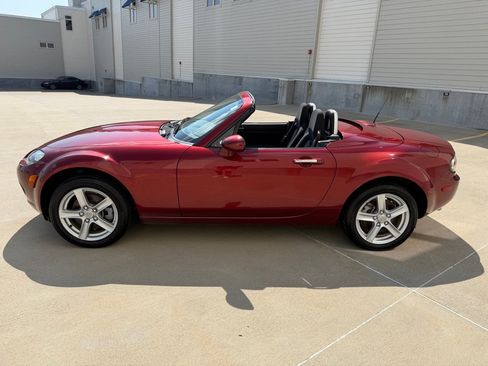Used 2007 MAZDA MX-5 Miata Sport RWD image 6