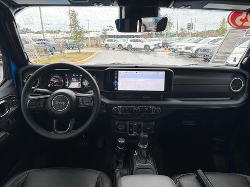 Used 2025 Jeep Gladiator Sport w/ Premium Package image 20