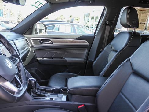 Used 2022 Volkswagen Atlas Cross Sport SE w/ Panoramic Sunroof Package image 18