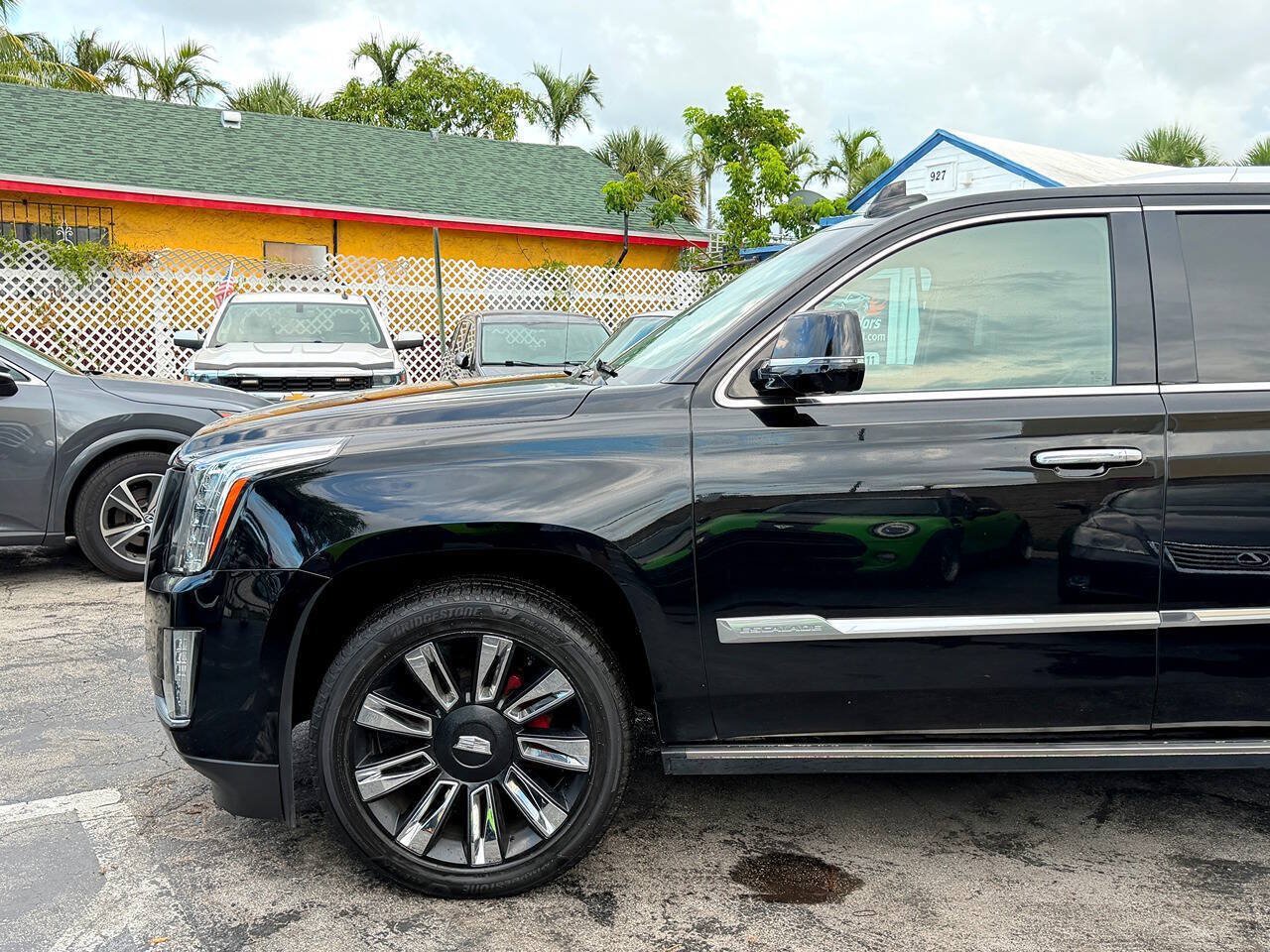 Used 2016 Cadillac Escalade Platinum AWD/4WD image 14