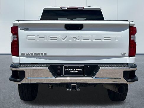 Used 2022 Chevrolet Silverado 2500 LT w/ Convenience Package AWD/4WD image 4