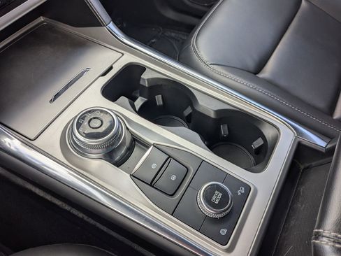 Used 2022 Ford Explorer XLT w/ Equipment Group 202A image 27