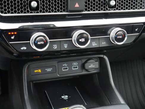 Used 2023 Honda Civic Touring image 11