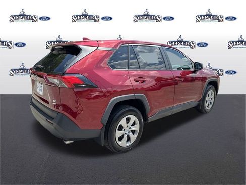 Used 2022 Toyota RAV4 LE image 5