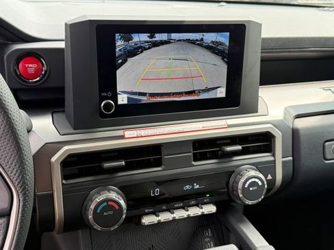 Used 2025 Toyota Tacoma TRD Off-Road AWD/4WD image 15