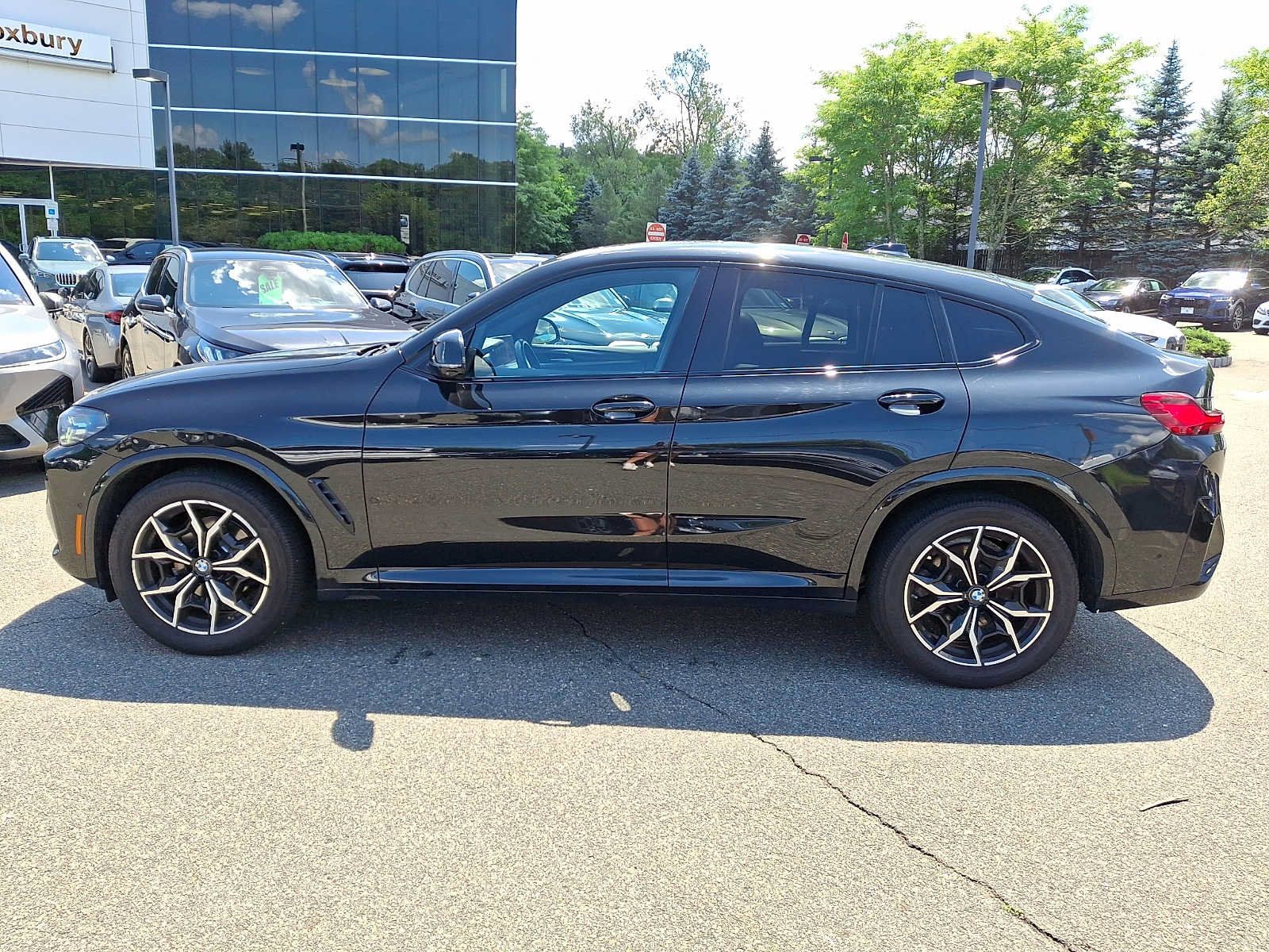Used 2023 BMW X4 xDrive30i w/ M Sport Package AWD/4WD image 4