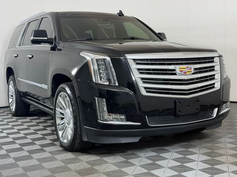 Used 2017 Cadillac Escalade Platinum AWD/4WD image 7