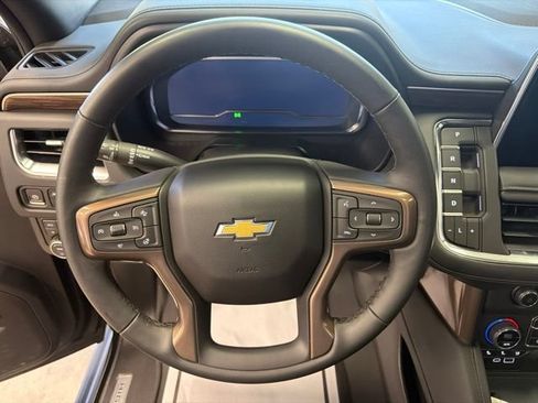Used 2024 Chevrolet Suburban High Country AWD/4WD image 16