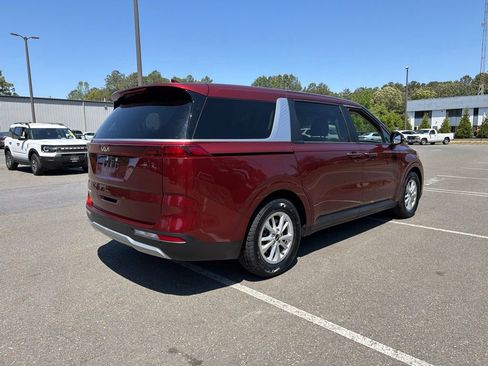 Used 2024 Kia Carnival LX FWD image 5