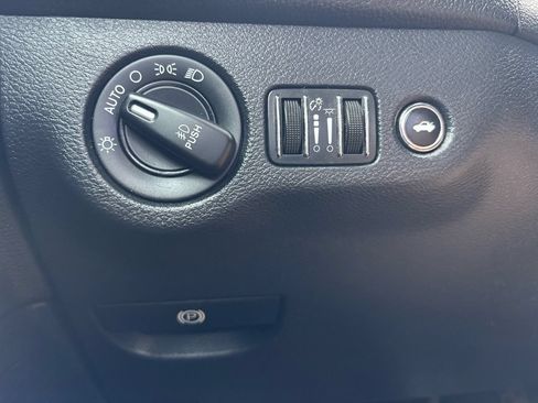 Used 2015 Dodge Challenger R/T Plus RWD image 28