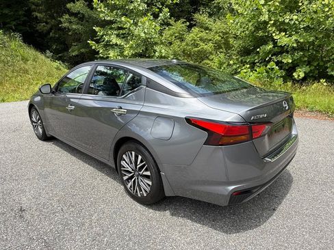 Used 2023 Nissan Altima 2.5 SV FWD image 8
