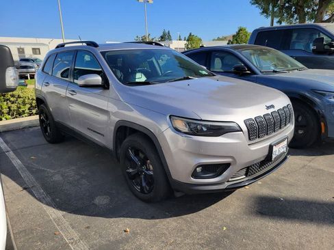 Used 2019 Jeep Cherokee Latitude Plus AWD/4WD image 10