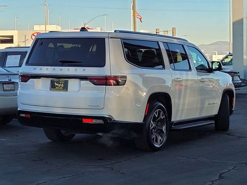 Certified 2024 Jeep Wagoneer L Series III w/ Flexible Seating Group image 4