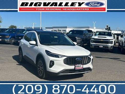 Certified 2025 Ford Escape SE w/ Class II Trailer Tow Package FWD image 1