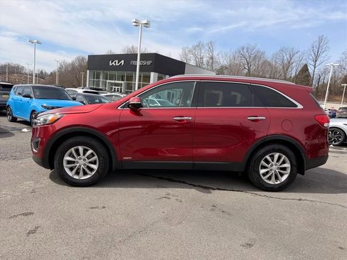 Used 2017 Kia Sorento LX image 3