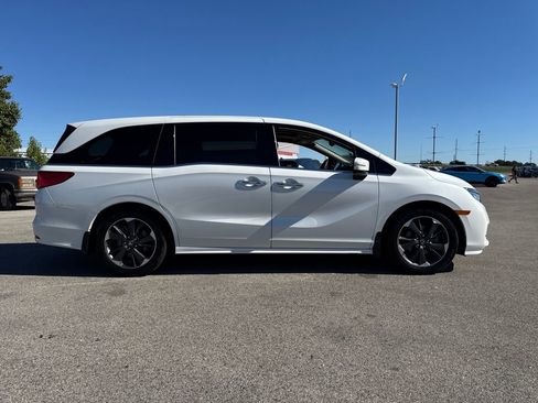 Used 2023 Honda Odyssey Elite image 6