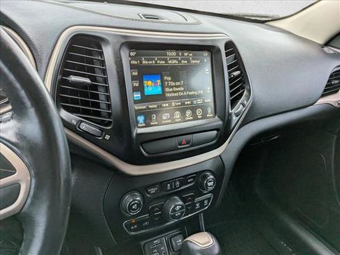 Used 2017 Jeep Cherokee High Altitude w/ Luxury Group image 12