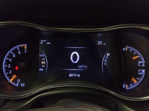Used 2020 Jeep Grand Cherokee Altitude RWD image 23
