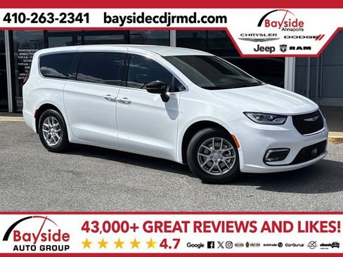 New 2026 Chrysler Pacifica Select FWD image 1
